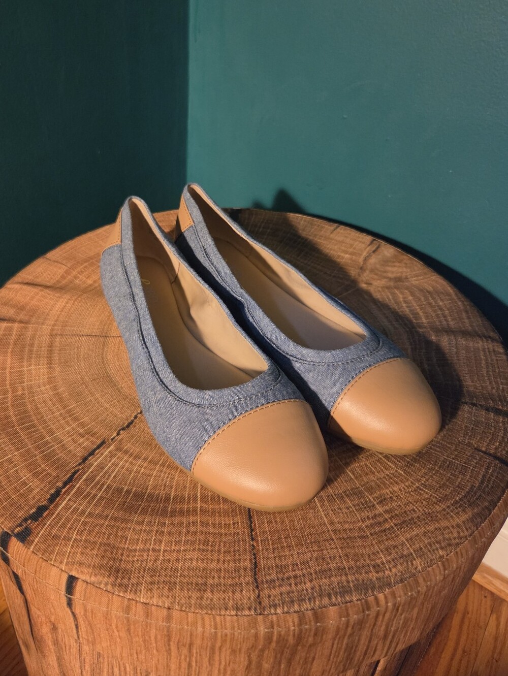Easy Spirit W7.5 e360 Chambray and Tan Gessica Ballet Flats